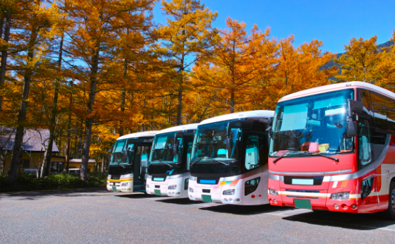 駐車しているバス